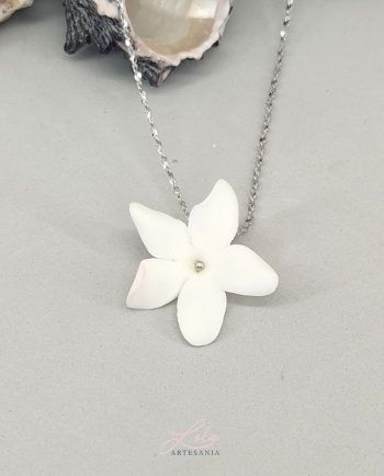 Collar Jazmín Flor hecho a mano en plata de ley