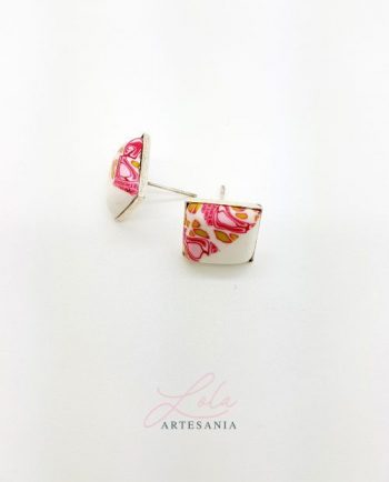 Pendiente Rosa Botón Cuadrado
