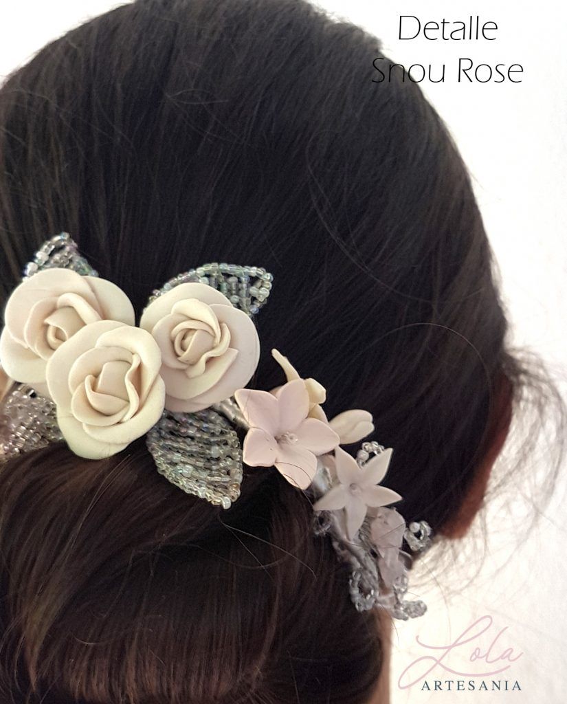 Snow Rose Tocado de cuentas de cristal hecho a mano. Artesanía Lola