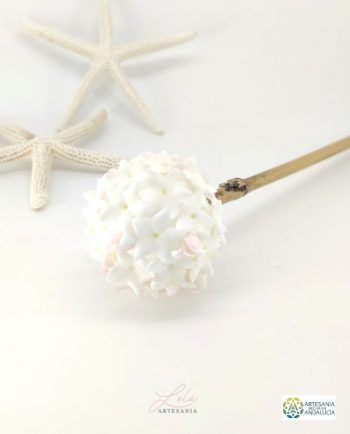 Biznaga Artesanal Mini hecha de porcelana fría por artesanía Lola.