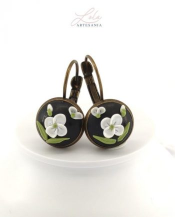 Flores Blancas Pendientes Redondos