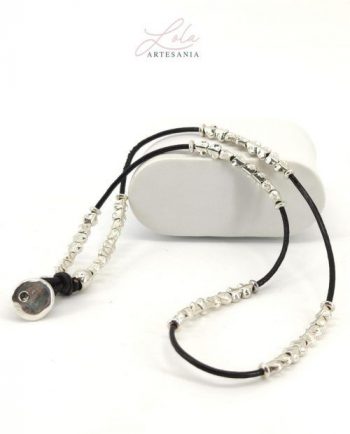 Collar Corto de Corazones y Cuero