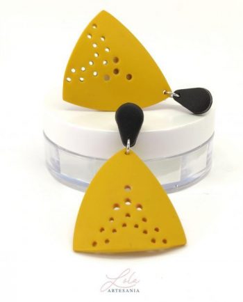 Maxi Pendientes de Triángulo Color Mostaza