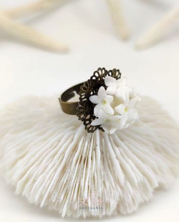 Anillo flor de Biznaga porcelana fría de artesanía Lola