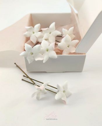 Horquilla Flor de Novia en porcelana fría de artesanía Lola.