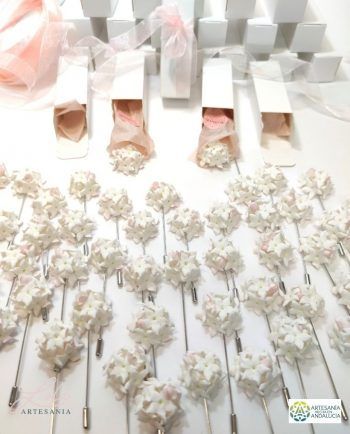 Alfiler de Biznaga para Bodas hechos a mano en porcelana fría.
