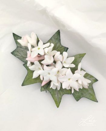Adorno Cinturón Flor Biznaga  hecho en porcelana fría