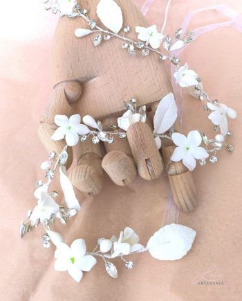 Tiara de Novia Flor de Porcelana realizada en porcelana de forma artesanal por artesanía Lola.