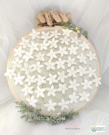 Alfiler de jazmín hecho a mano por artesanía Lola