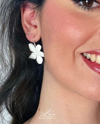 Jazmín Pendiente Plata modelado a mano por artesanía Lola
