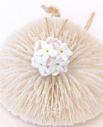 Collar Bolita De Biznaga realizado por Artesanía Lola.